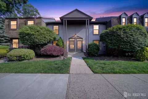 323 Gill Ln #10B, Iselin, NJ 08830