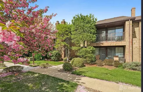 262 Willowbrook Dr, North Brunswick, NJ 08902