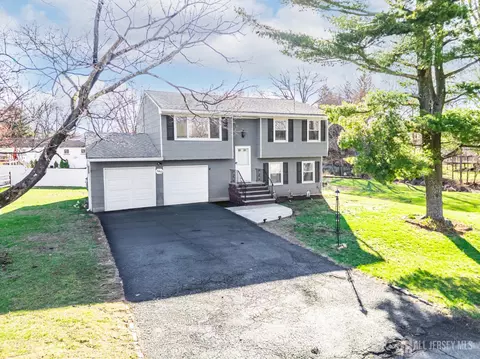 160 Stratton St, Piscataway, NJ 08854