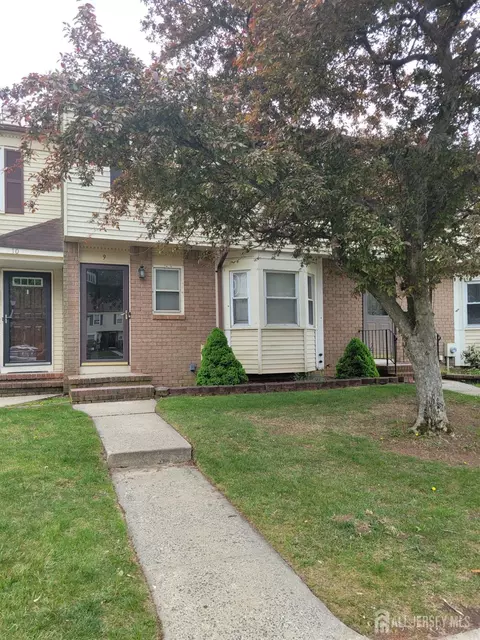 9 Fern Ct, Sayreville, NJ 08872