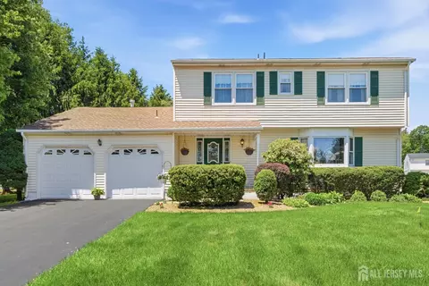 18 Nathaniel St, Monroe, NJ 08831
