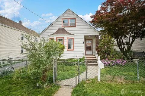 611 Pacific Ave, Perth Amboy, NJ 08861