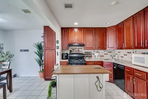 Kitchen - 15 Markham Rd, Edison, NJ 08817 photo 3 of 4