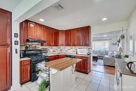 Kitchen - 15 Markham Rd, Edison, NJ 08817 photo 4 of 4