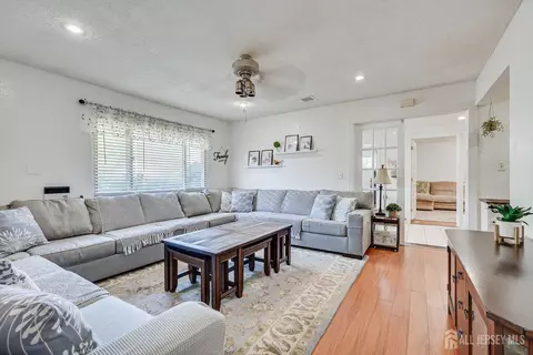 15 Markham Rd, Edison, NJ 08817