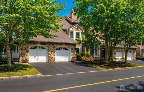 73 Chatsworth Ct, Edison, NJ 08820