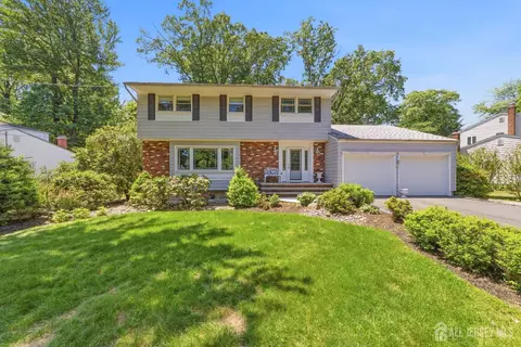 7 Dellview Dr, Edison, NJ 08820