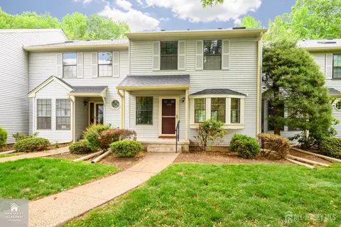 1004 Timber Oaks Rd #4, Edison, NJ 08820
