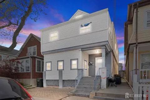 423 Augustine Pl, Perth Amboy, NJ 08861