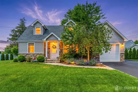 4 Douglas Rd, East Brunswick, NJ 08816