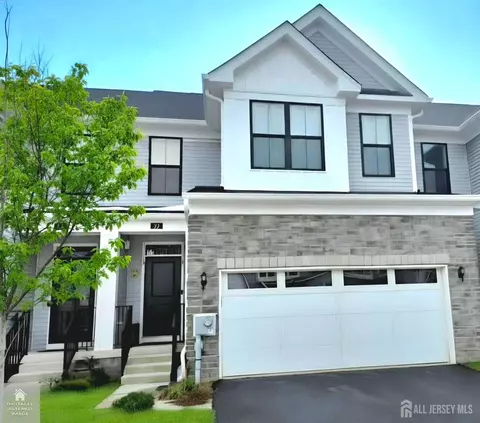 27 Wisteria Ct, Monroe, NJ 08831