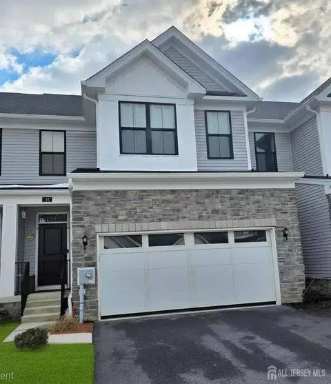 27 Wisteria Ct, Monroe, NJ 08831