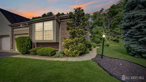 7 Betsy Ross Dr #A, Monroe, NJ 08831