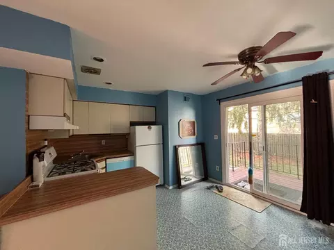 30 Judson St #8A, Edison, NJ 08837