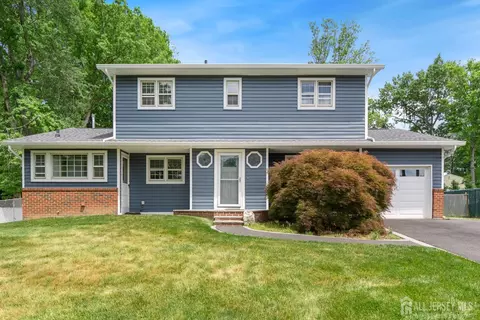 38 Valley Vale Dr, Old Bridge, NJ 08857