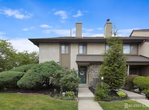 34 Hampshire Dr, Plainsboro, NJ 08536