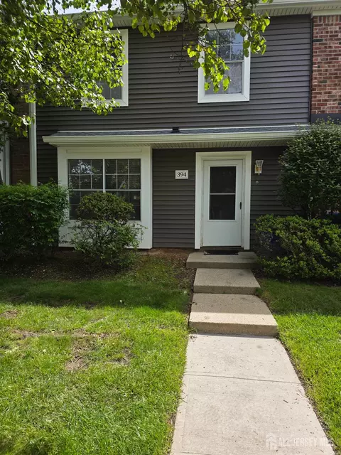 394 Rittenhouse Ct, North Brunswick, NJ 08902