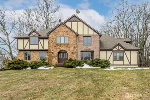3 Tara Ct, Hardwick, NJ 07825