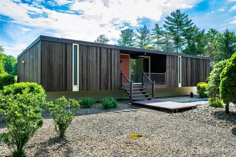 34 Henderson Rd, South Brunswick, NJ 08824