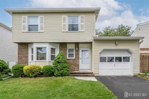 3 Senna Dr, Parlin, NJ 08859
