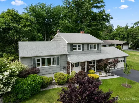 6 Eileen Ct, East Brunswick, NJ 08816