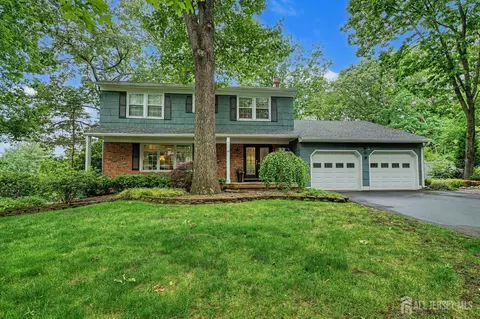 20 Apache Ct, East Brunswick, NJ 08816