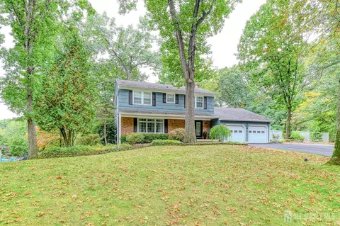 20 Apache Ct, East Brunswick, NJ 08816