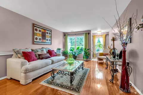 5 Ardmore Pl, East Brunswick, NJ 08816
