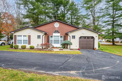 1 Linton Close, Freehold, NJ 07728