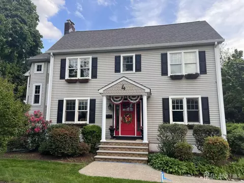 4 Honey Ct, Metuchen, NJ 08840