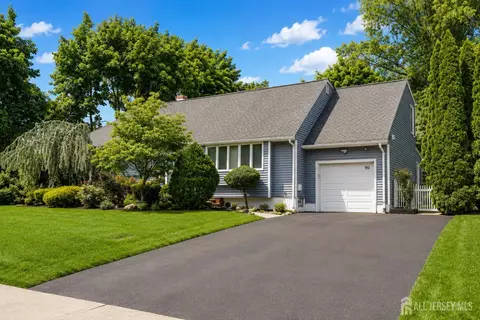 90 Farms Road Cir, East Brunswick, NJ 08816