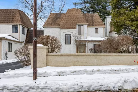 89 Park Gate Dr, Edison, NJ 08820