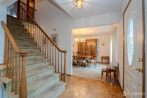 15 Lynn Ct, North Brunswick, NJ 08902