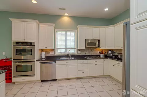 Kitchen - 9 Monarch Rd, Monroe, NJ 08831 photo 1 of 3