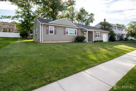 14 Tracey Dr, Milltown, NJ 08850
