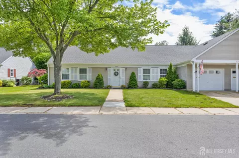 716 Victoria Ct #A, Monroe, NJ 08831