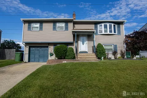 10 Schmitt St, Sayreville, NJ 08872