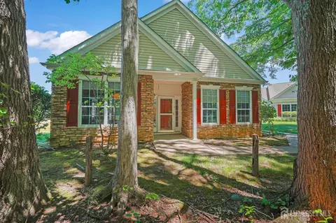 511 Skylark Dr, Monroe, NJ 08831