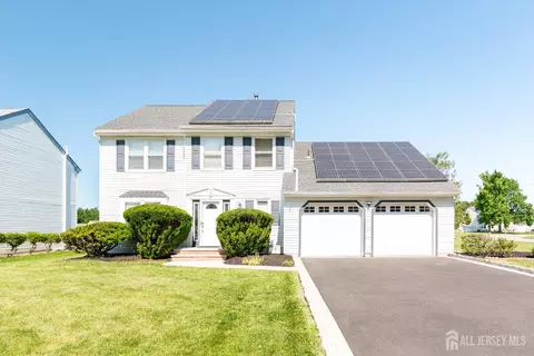 80 Sturbridge Dr, Piscataway, NJ 08854