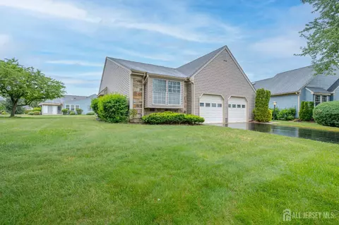 6 Franklin Pierce Dr, Monroe, NJ 08831