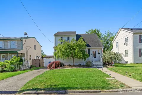 81 Lockwood Ave, Woodbridge, NJ 07095