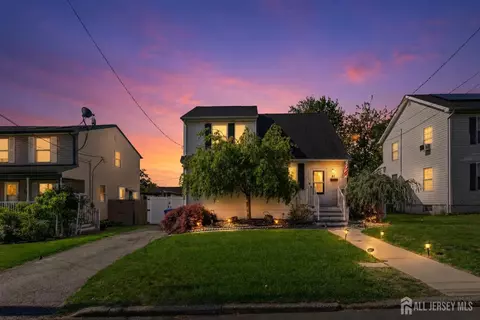 81 Lockwood Ave, Woodbridge, NJ 07095