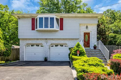 7 S Brook Dr, Milltown, NJ 08850