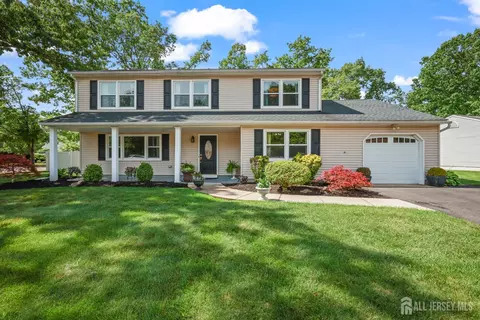12 Mcfadden Dr, Monroe, NJ 08831