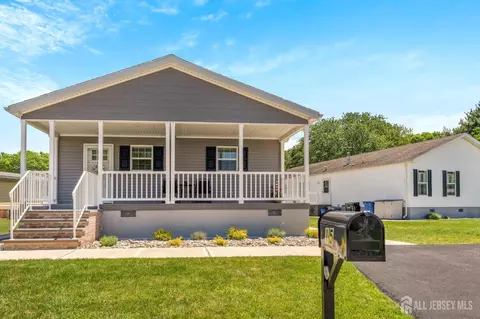 15 Sheryl Ct, Spotswood, NJ 08884