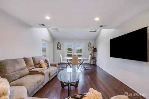 116 Peach St, Avenel, NJ 07001