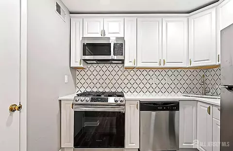 12 Wynwood Dr, South Brunswick, NJ 08852