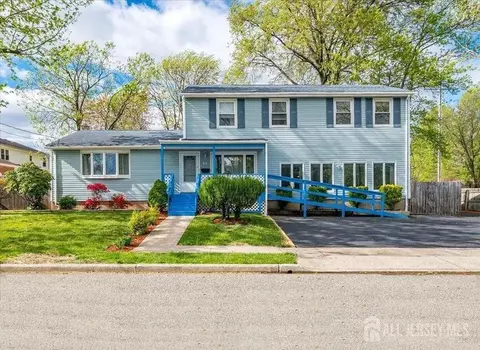 84 Orange St, Woodbridge, NJ 07095
