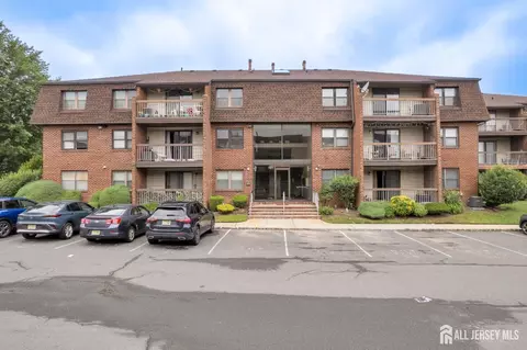 101 Beverly Hill Ter, Woodbridge, NJ 07095