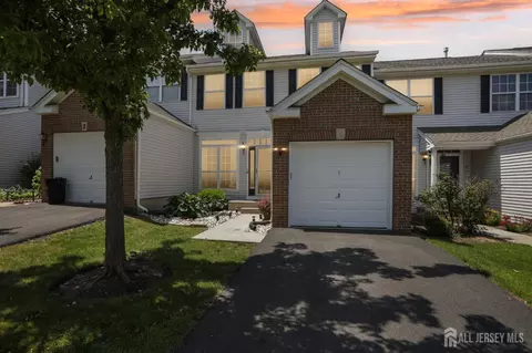 5 Schlottfeld Ln, Parlin, NJ 08859